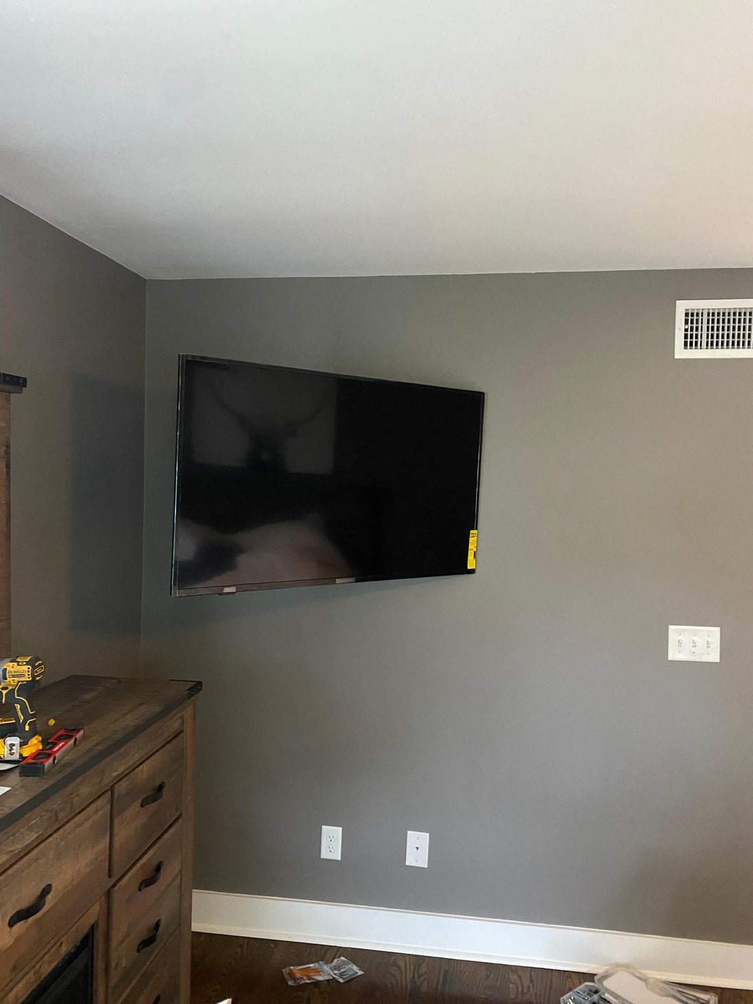 Tv Mounting With Wall Mount..